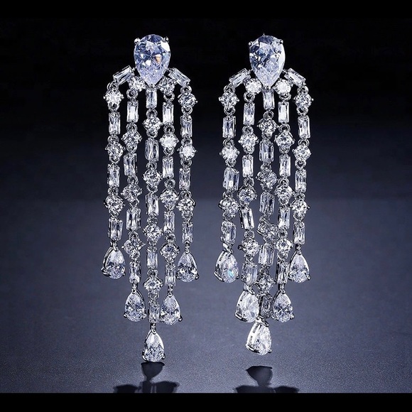 Baguette Strand Chandelier Diamontage™ 11.8 Carat - Picture 3 of 4